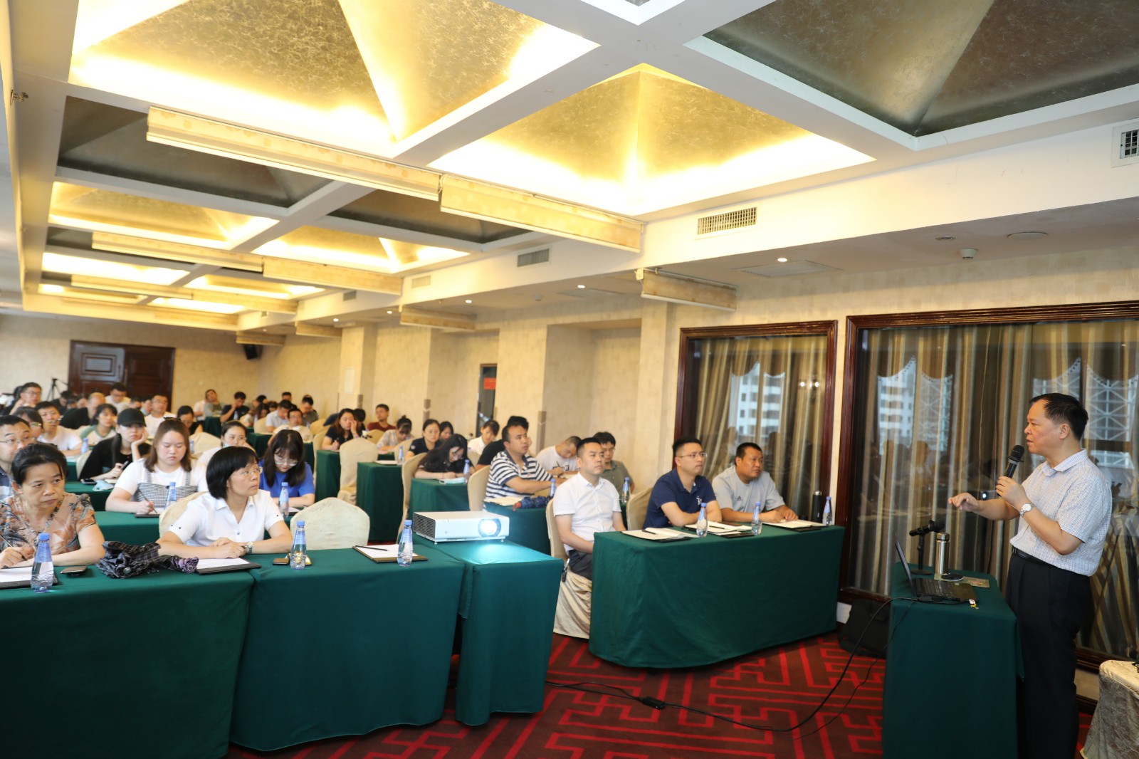 Ë®ÇéÐι«Ë¾¾ÙÐС°ºëÑïÑÓ°²¾«Éñ¡±×¨Ìâ½²×ù Ë®ÇéÐι«Ë¾¾ÙÐС°ºëÑïÑÓ°²¾«Éñ¡±×¨Ìâ½²×ù